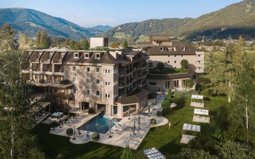 Hotel Majestic - Unique Spa Resort — Property building