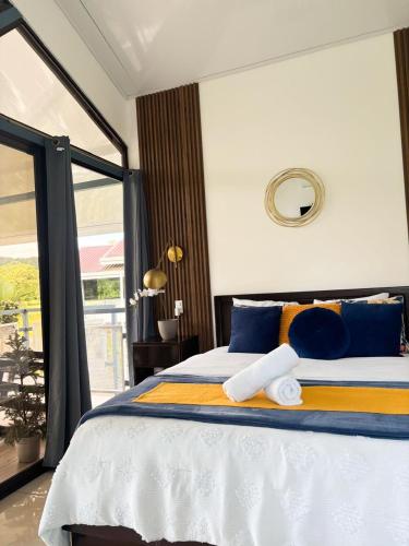 a bedroom with a bed with blue and yellow pillows at Suite Palm in Palma