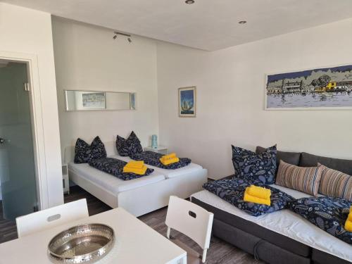 a living room with two couches and a table at Bootshaus Pritzerbe in Kützkow