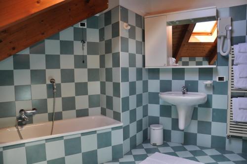 a bathroom with a sink and a bath tub at Hotel Ideal in Sarche di Calavino