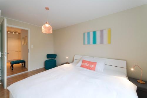 Кровать или кровати в номере RELOC Serviced Apartments Wallisellen Bhf.