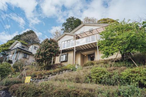 天然温泉の貸し洋館 Bright House 最大6名 城ヶ崎海岸駅徒歩圏 伊豆高原 大室山