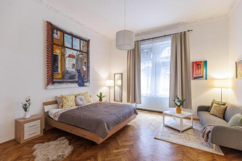 Dynasty Apartment - 3 bdrms, central location