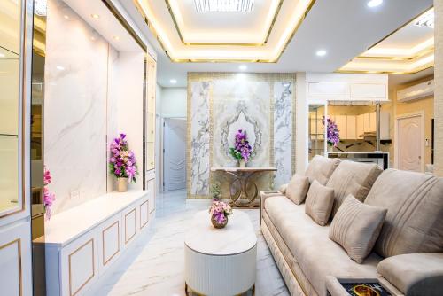 a living room with a couch and a table at Marina Villa, North Pattaya in North Pattaya