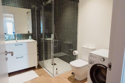 a bathroom with a shower and a toilet and a sink at Apartamento Saiáns in Oya