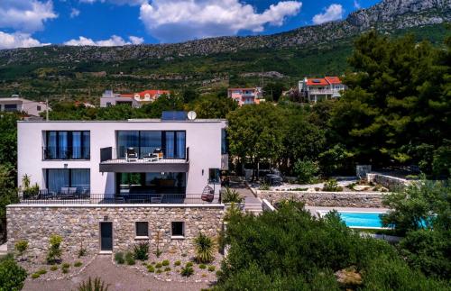 Villa Mare Vista Heated Pool and Sauna near Split