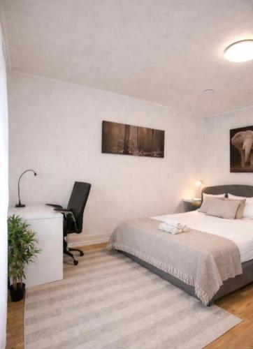 a bedroom with a bed and a desk and a chair at Apartment 3 Sea Centrum Stavanger in Stavanger