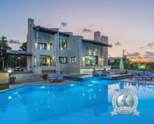 FREE Breakfast, Villa Dreamcatcher with Outdoor and Indoor Pool, Hot Tub, Playroom and Home Cinema