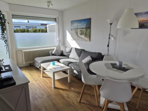 a living room with a couch and a table at Feriengarten Dahme W 20 in Dahme