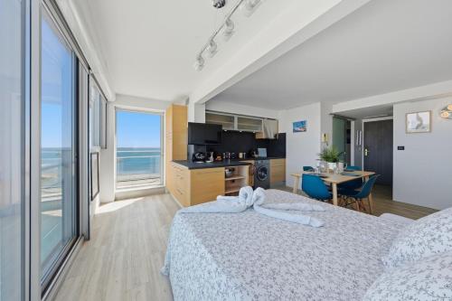 Panoramic Sea View Top-Floor Waterfront Apartment