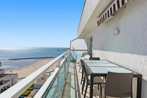 Panoramic Sea View Top-Floor Waterfront Apartment