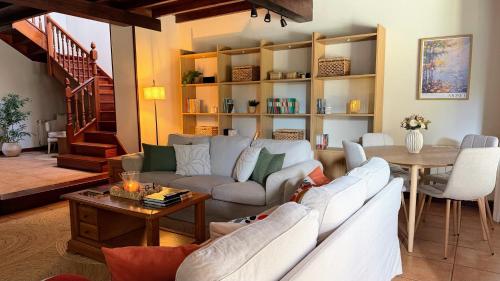 a living room with a couch and a table at Casa PREGONDA in Isla