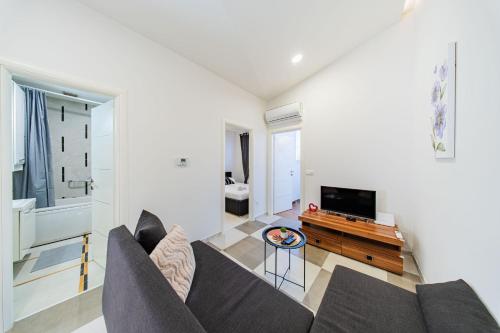 Zagreb 269 - 2 Bedroom Apartment - Parking - WiFi - Keybox entry - New - Monthly Rent - Modern
