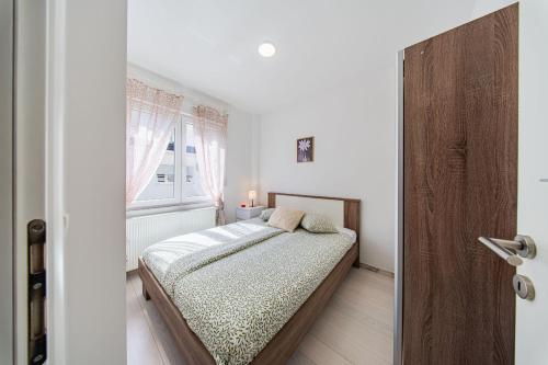 Zagreb 269 - 2 Bedroom Apartment - Parking - WiFi - Keybox entry - New - Monthly Rent - Modern