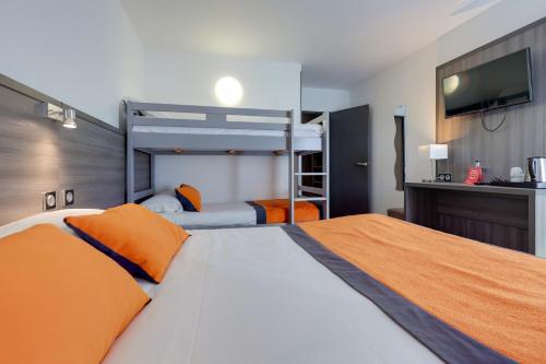 a bedroom with two beds and a bunk bed at Brit Hotel Golfhotel Saint Samson in Pleumeur-Bodou