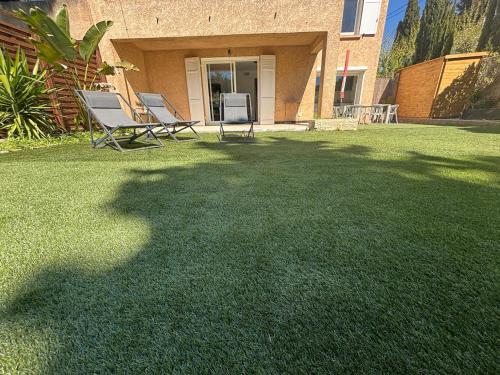 Foto Bas de villa et jardin privatifs - à 10 mins à pieds des plages & parking - Les Bambous 1