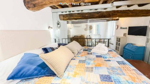 a bedroom with a bed with a quilt on it at Rio Alba Blue, Terre Marine in Riomaggiore