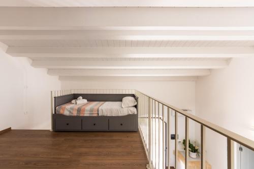 a bedroom with a bed in a white room at Villa Meti in Avola