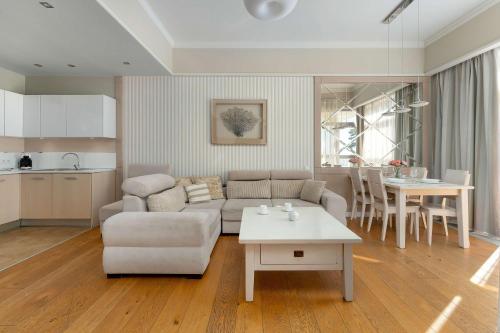 Dune Resort - Apartament z widokiem na Basen i Morze by Noclegi Renters