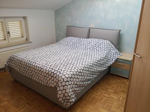 a bedroom with a bed and a window at Appartment Štajon in Izola