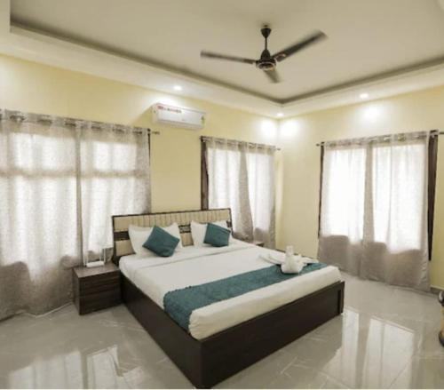 a bedroom with a large bed with blue pillows at The Golden Farm in Jāmb