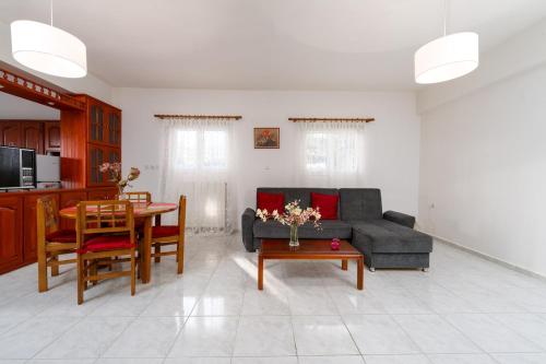 Sainis Rooms 5 - Cozy Apartment for Four People with Full Kitchen