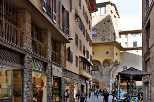 GuestHost - Ponte Vecchio Florence Apartment