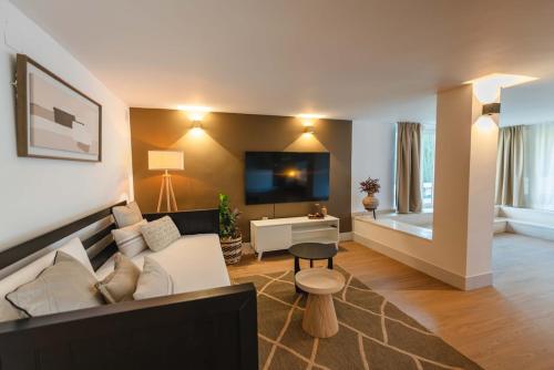 Villa 11 by Lirios Village Marbella - Fantastic Location, Private Pool, Ping Pong table & more