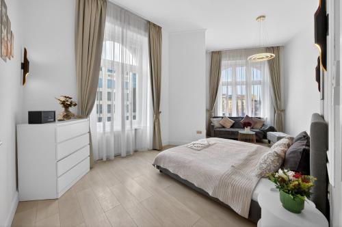 Central Elegance City Life 3BEDRM Joseph Boulevard Residence