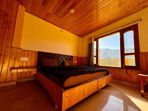 a bedroom with a bed in a room with a window at Misfits Hostel and Cafe in Shoja