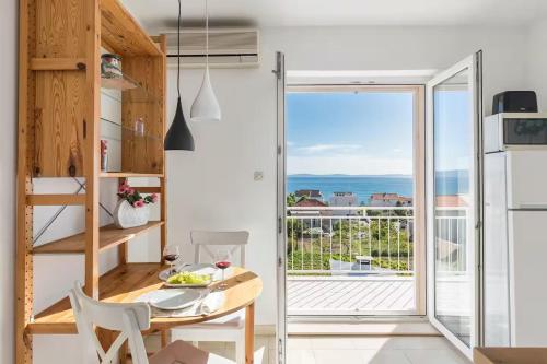 Holiday home with several apartments, a pool, sea views and a barbecue near Split
