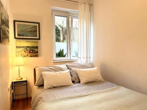 NEW West Coast Ap - Walk to Beach & Old Town