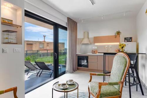 Studio Apt Four M