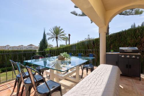 Villa 11 by Lirios Village Marbella - Fantastic Location, Private Pool, Ping Pong table & more