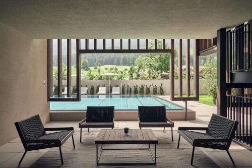 Falkensteiner Hotel Kronplatz - The Leading Hotels of the World — Pool view