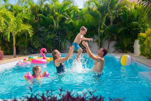 New and cozy villa - Beach & shops within walking distance