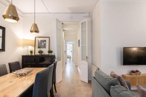 Experience local life in the heart of Gracia, Barcelona