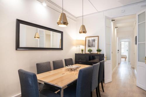 Experience local life in the heart of Gracia, Barcelona