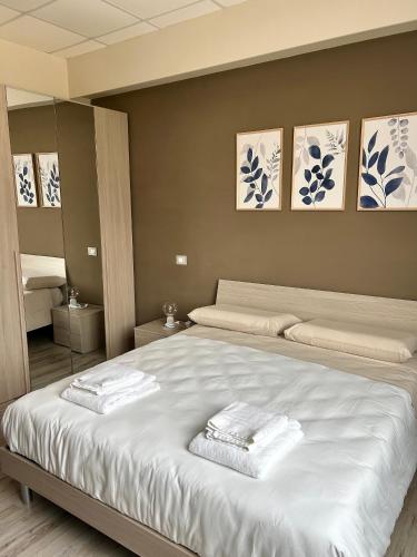 Giường trong phòng chung tại STAY COMODO Rooms