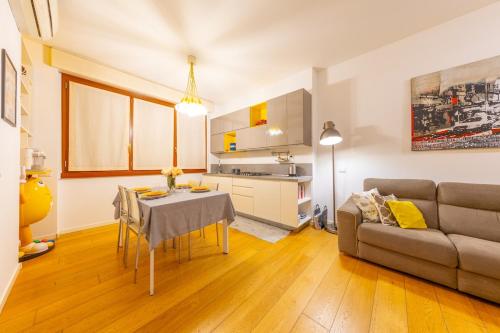 Elegant and spacious 2bdr, 5 min Central Station
