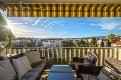 PWS - Beautiful terrace near Martinez and beaches