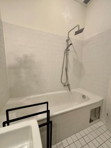 2BR Stylish Modern City Apartment - 15 minutes to Viennas city center