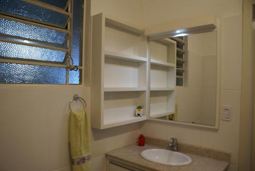 a bathroom with a sink and a mirror at recanto do paraiso in Penha