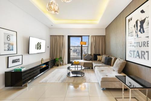 BLVD - Stylish Stay in Paramount - Skyline Views