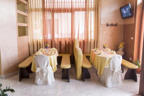 Hotel Ristorante Supersonikにあるテレビまたはエンターテインメントセンター