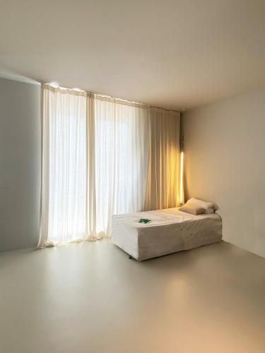 Newly Renovated Spacious Penthouse with Terrace