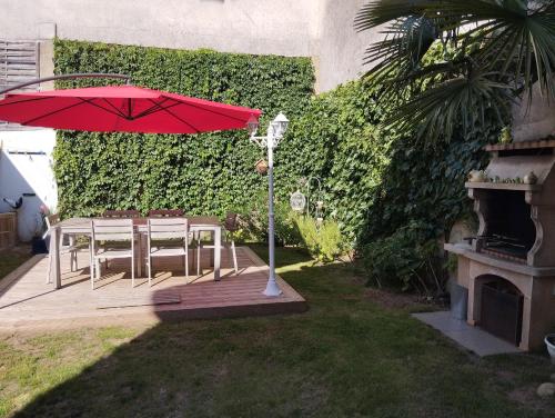 Loue une partie de notre maison avec jardin pour 6 personnes