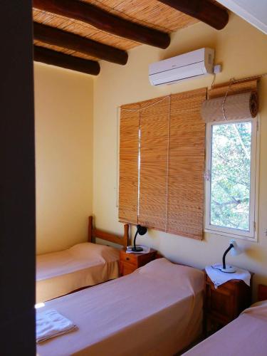 Ένα ή περισσότερα κρεβάτια σε δωμάτιο στο Cabañas Altos del Velazco