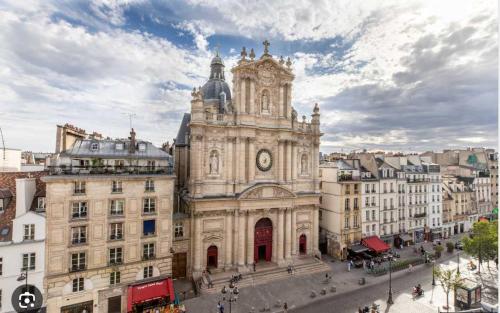 Apartment Sacre Coeur by Studio prestige