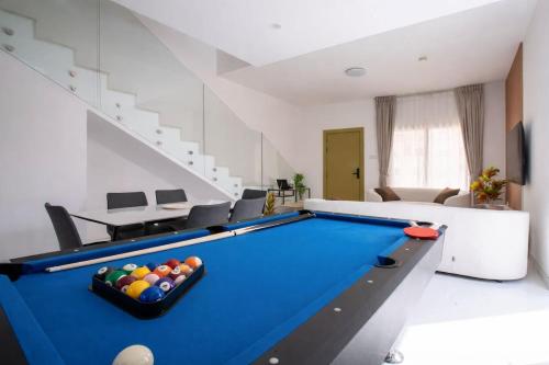4BR TownHouse W Jacuzzi I Summer Deal I Sleeps 14